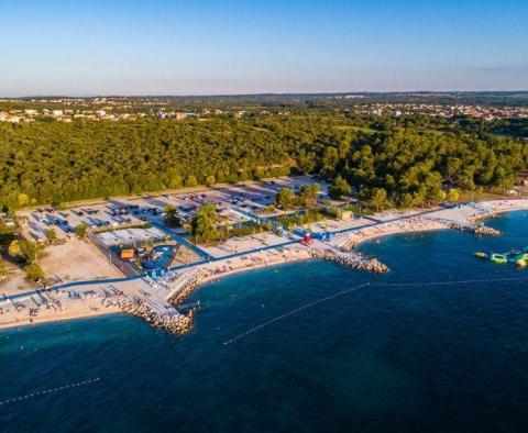 Projet unique au bord de la magnifique plage de galets à la périphérie de Pula - pic 3