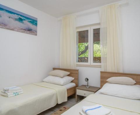 Apartmanház Marinában, Vinisce városában, csodálatos kilátással a tengerre és medencével, mindössze 70 méterre a tengertől - pic 14