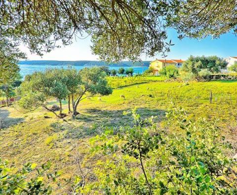 Villa à seulement 50 mètres de la mer à Supetarska Draga sur l'île de Rab - pic 6