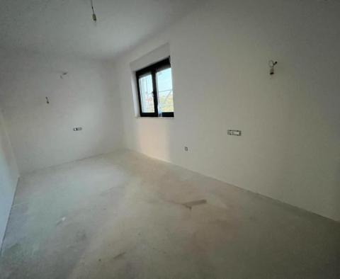 Tágas apartmanok egy új rezidenciában Rogoznicában - pic 9