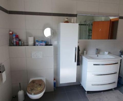 Dom z 5 apartamentami z dużym potencjałem, w cichej i pięknej okolicy w okolicy Porec - pic 58