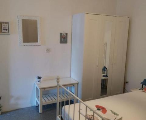 Niesamowita nieruchomość turystyczna z 6 apartamentami na Riwierze Omis, 30 metrów od morza - pic 16