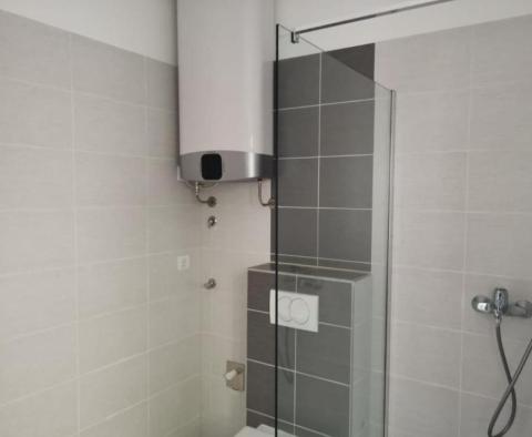 Niesamowita nieruchomość turystyczna z 6 apartamentami na Riwierze Omis, 30 metrów od morza - pic 18