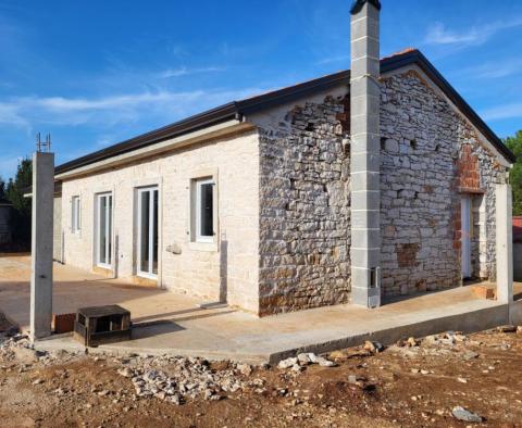 Maison individuelle en pierre modernisée dans la région d'Umag - pic 9