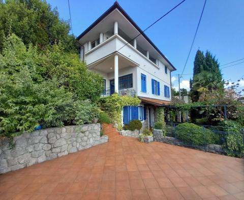 A prix réduit ! Une belle maison méditerranéenne avec une vue phénoménale et un grand jardin à Pobri ! 