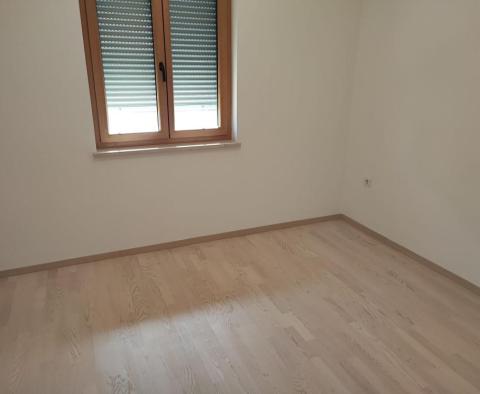 1. Linie zum Meer - 3-Zimmer-Wohnung in einem neuen Gebäude auf der Halbinsel Pag - foto 17