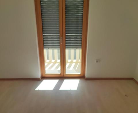 1. linie k moři - 3pokojový apartmán v nové budově na poloostrově Pag - pic 18