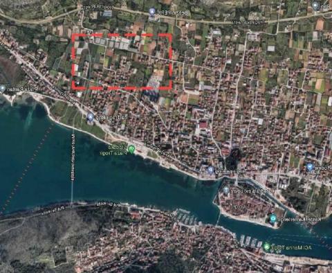 Jedinečný městský pozemek s připraveným stavebním povolením pro 6 luxusních vil v oblasti Trogiru - pic 10