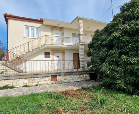 Dom z 2 apartamentami w Rovinj, 2 km od morza 