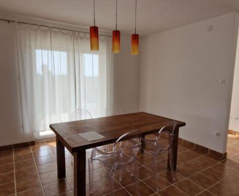 Dom z 2 apartamentami w Rovinj, 2 km od morza - pic 8