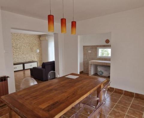 Dom z 2 apartamentami w Rovinj, 2 km od morza - pic 9