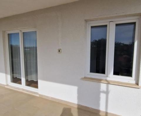 Dom z 2 apartamentami w Rovinj, 2 km od morza - pic 20