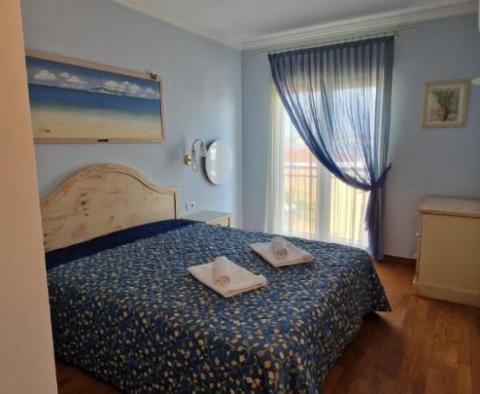 Apartament w luksusowym kurorcie pierwszej linii do morza w Savudrija, Umag - pic 10