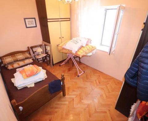 Dům se dvěma apartmány v Novi Vinodolski jen 200 metrů od moře - pic 20