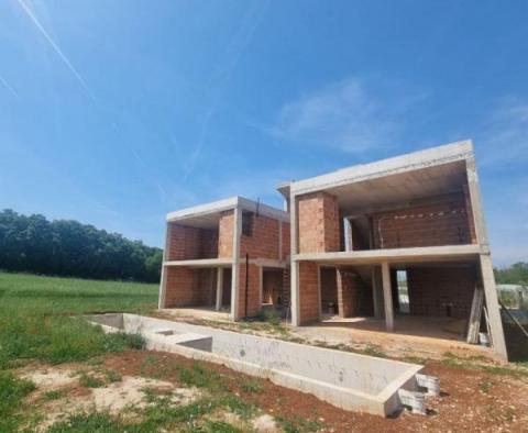 Deux nouvelles villas mitoyennes modernes sont à vendre ensemble, région de Porec - pic 9