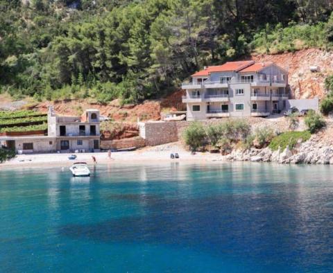 Obiekt turystyczny z 11 apartamentami w pierwszej linii od morza na wyspie Hvar - pic 52