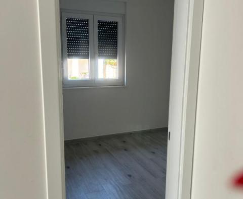 Apartman kerttel egy új, modern rezidenciában Ciovo városában, Trogirban - pic 19