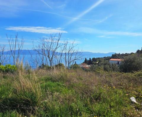 Terrain rare à vendre au 2ème rang de la mer sur la riviera de Makarska 