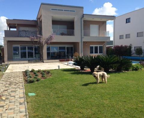 Villa en bord de mer à Sukosan, zone d'urbanisation moderne - pic 9