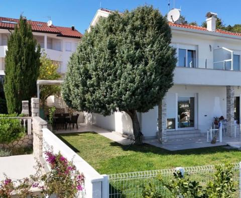 Wohnung mit Meerblick und Garage in Banjol, Rab, 200 Meter vom Meer entfernt - foto 4