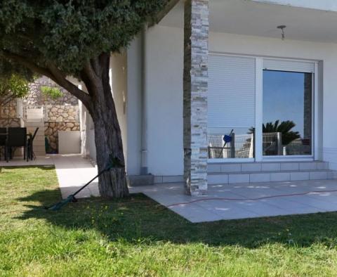 Wohnung mit Meerblick und Garage in Banjol, Rab, 200 Meter vom Meer entfernt - foto 8