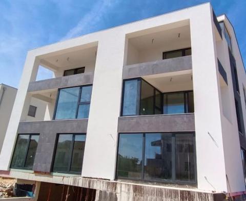 Rovinj egyik legjobb helye új, modern apartmanokat kínál, mindössze 200 méterre a tengertől - pic 10