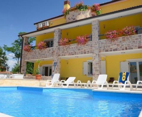 Bright property in Porec area with swimming pool and 4 apartments - pic 5