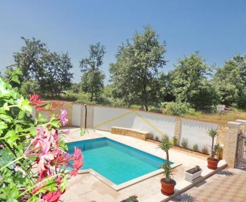 Bright property in Porec area with swimming pool and 4 apartments - pic 8