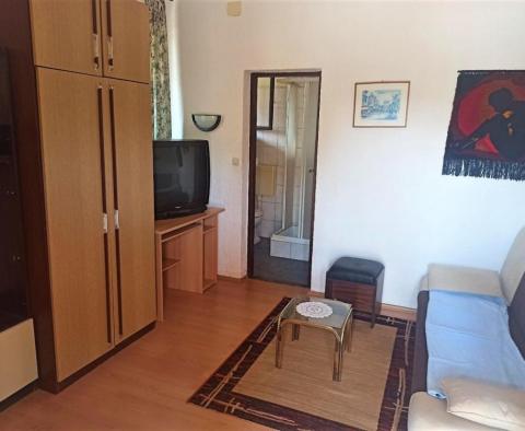 Atrakcyjny dom z 6 apartamentami na sprzedaż w Meduliun, zaledwie 200 metrów od morza! - pic 22