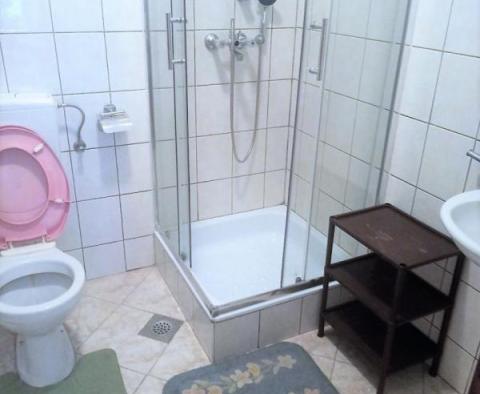 Atrakcyjny dom z 6 apartamentami na sprzedaż w Meduliun, zaledwie 200 metrów od morza! - pic 41