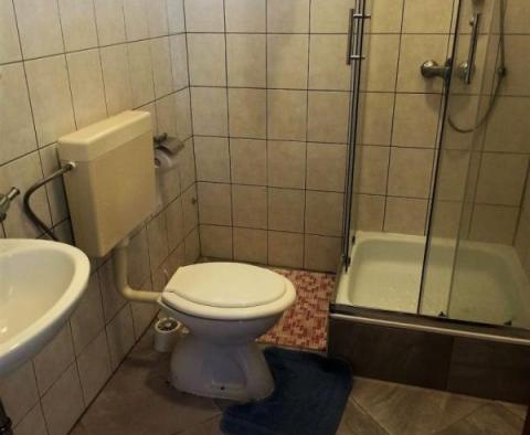 Atrakcyjny dom z 6 apartamentami na sprzedaż w Meduliun, zaledwie 200 metrów od morza! - pic 49