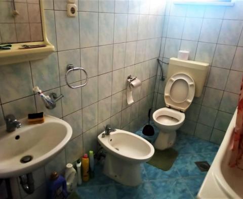 Atrakcyjny dom z 6 apartamentami na sprzedaż w Meduliun, zaledwie 200 metrów od morza! - pic 51