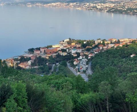 1096 m2-es építési telek tengerre panorámás kilátással rendelkező villa projektjével, úszómedencés villa Abbázia felett 