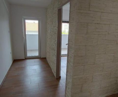 Zvýhodněný apartmán se 2 ložnicemi ve městě Krk s výhledem na moře! - pic 18