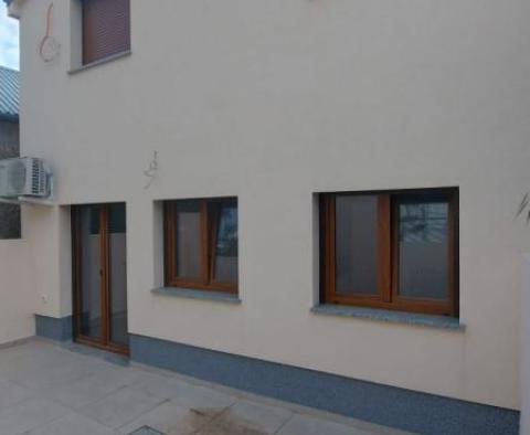 Haus mit 2 Wohnungen in Bakar, Neubau - foto 3