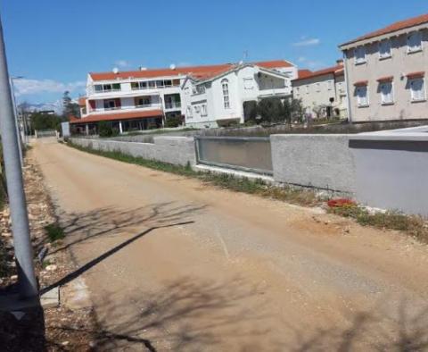 Baugrundstück in der Gegend von Zadar, nur 90 m vom Meer entfernt - foto 6