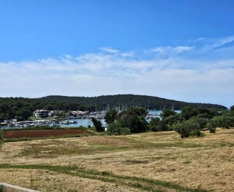 Grundstück in Pomer, Medulin, 150 m vom Meer entfernt 