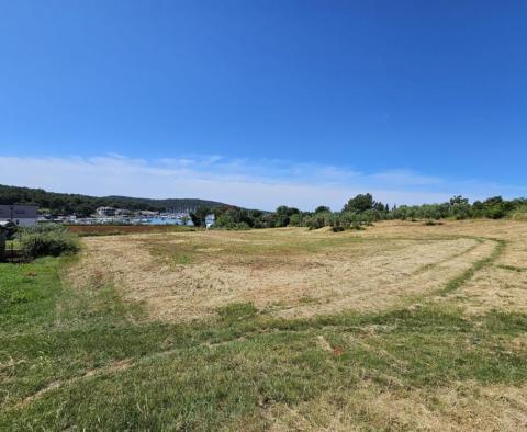 Land plot for construction in Pomer, Medulin, 100-150m from the sea - pic 2