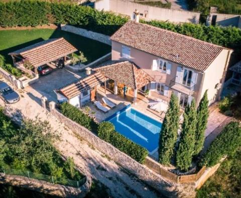 Provence style villa with swimming pool in Svetvinčenat 