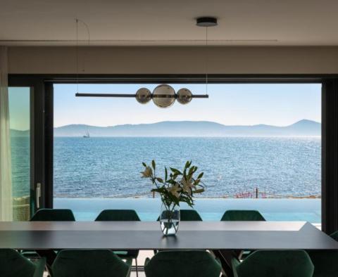 Wunderschöne moderne Villa in erster Linie am Strand in der Gegend von Zadar - foto 36