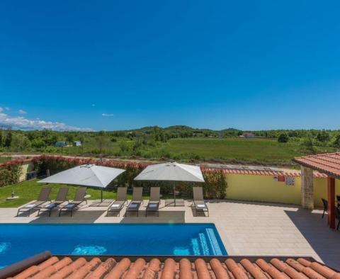 Propriété avec 3 appartements et piscine à vendre à Mušalež, Poreč - pic 26