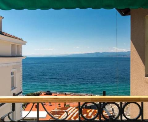 Квартира в 20 м от моря с 2 балконами в Опатии, 1-я линия от моря 
