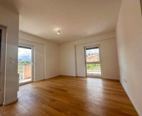 Světlý nový apartmán se 2 ložnicemi v Kantridě, Rijeka, s výhledem na moře - pic 2