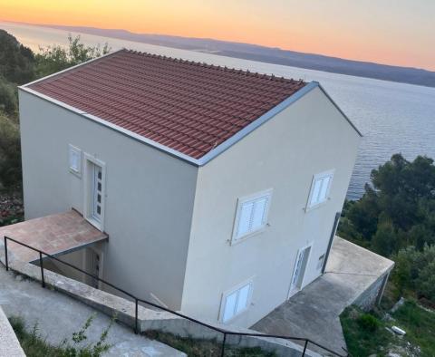 Tökéletes ház 3 apartmannal és csodálatos kilátással a tengerre az Omis riviérán - pic 2