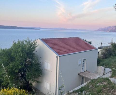 Maison parfaite avec 3 appartements et avec une vue imprenable sur la mer sur la Riviera d'Omis 