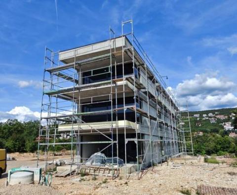 Wohnung in einem neu gebauten Luxusgebäude in Kostrena, nur 100 Meter vom Meer entfernt 