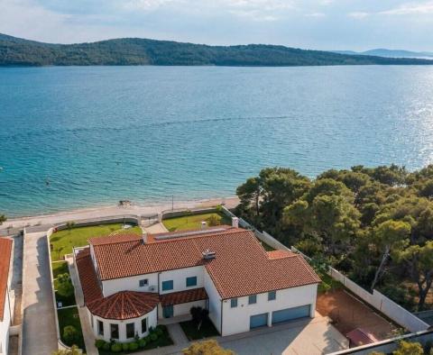 Impressive, second-to-none waterfront villa in Sibenik area - pic 43