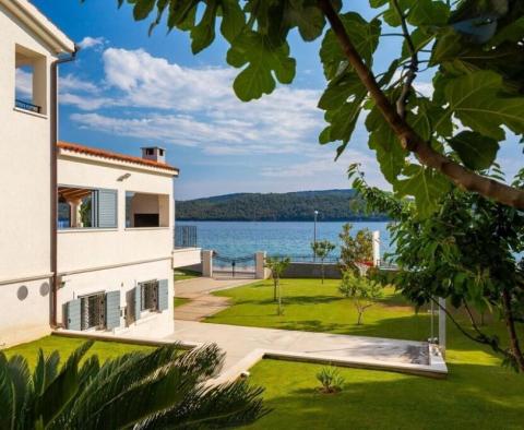 Impressive, second-to-none waterfront villa in Sibenik area - pic 30