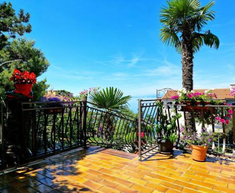 Spacious property with 3 apartments in Volosko, Opatija, 100 meters from the sea 