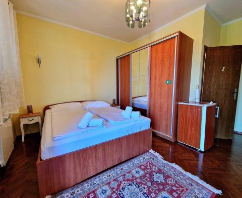 Przestronna nieruchomość z 3 apartamentami w Volosko, Opatija, 100 metrów od morza - pic 31